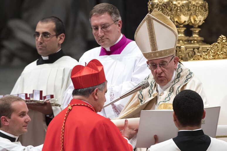 Il Papa ha celebrato la Messa Gioved� Santo con Becciu - RIPRODUZIONE RISERVATA