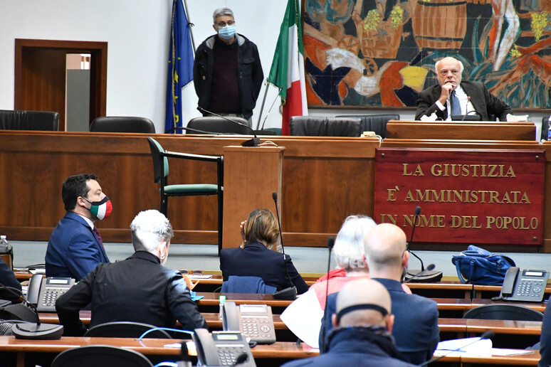 - RIPRODUZIONE RISERVATA