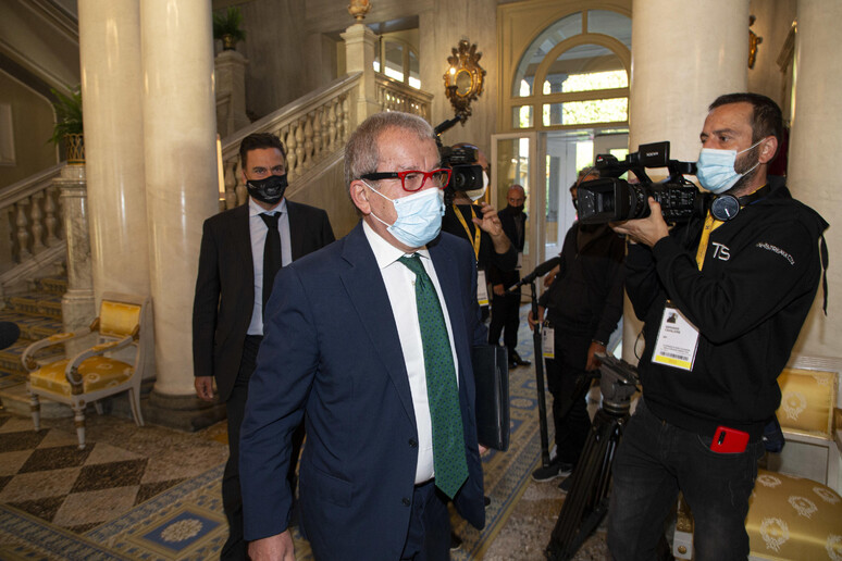 - RIPRODUZIONE RISERVATA