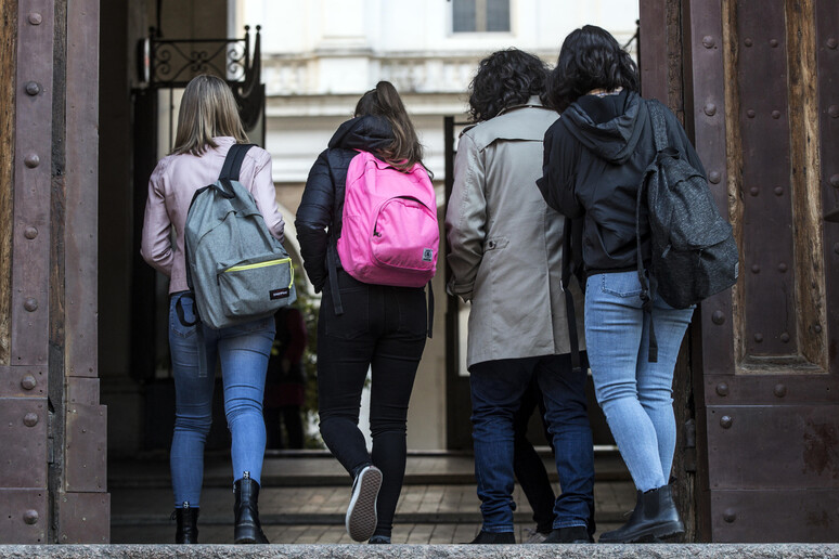 - RIPRODUZIONE RISERVATA
