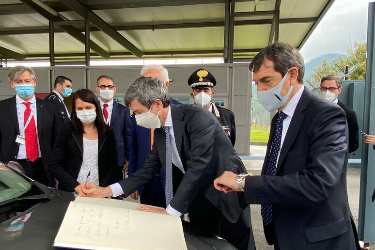 - RIPRODUZIONE RISERVATA