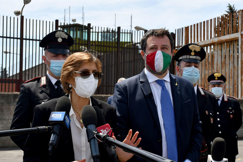 - RIPRODUZIONE RISERVATA
