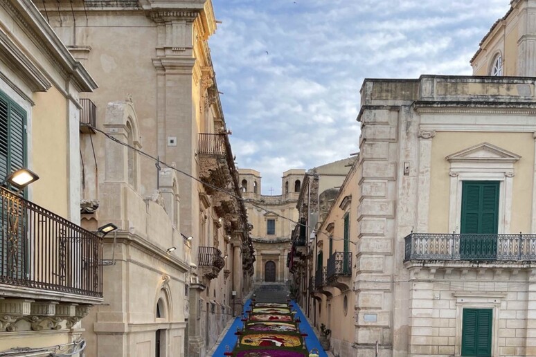 - RIPRODUZIONE RISERVATA
