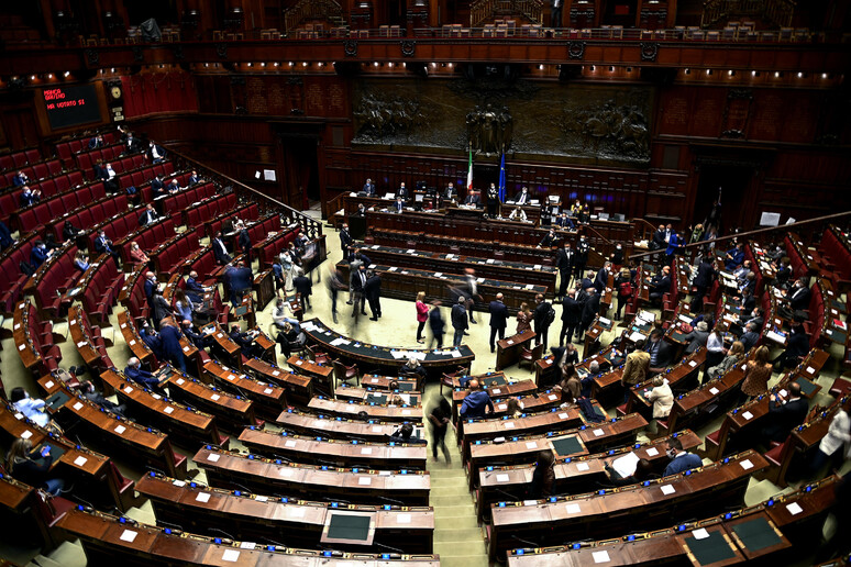- RIPRODUZIONE RISERVATA