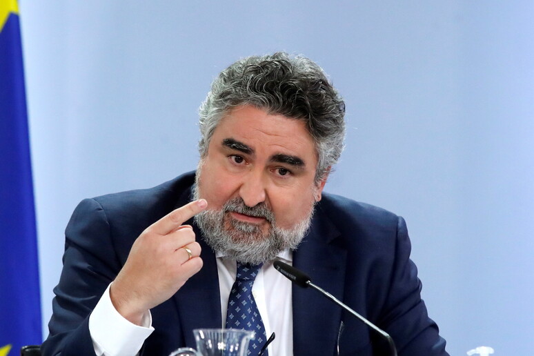 - RIPRODUZIONE RISERVATA