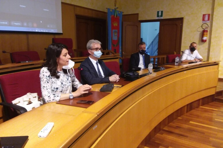 - RIPRODUZIONE RISERVATA
