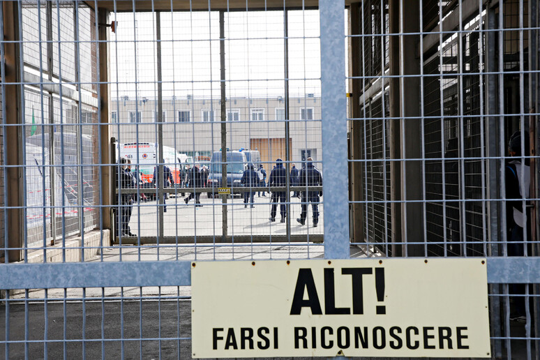 - RIPRODUZIONE RISERVATA