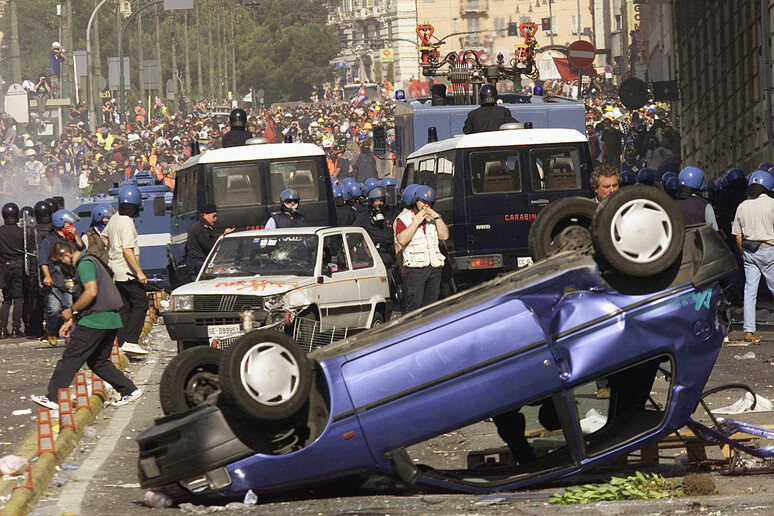 Incidenti G8 Genova - RIPRODUZIONE RISERVATA