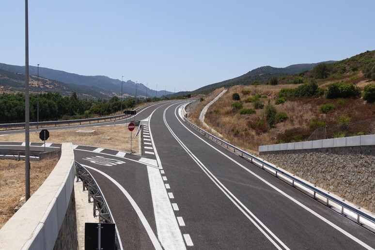 -     RIPRODUZIONE RISERVATA