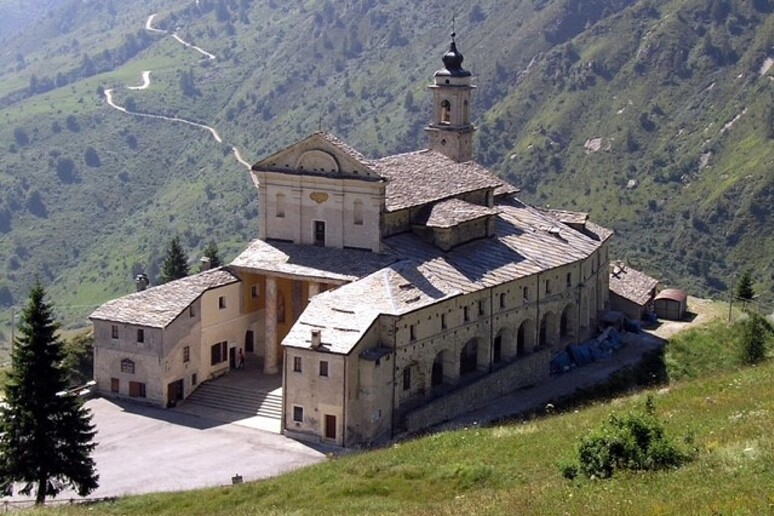 - RIPRODUZIONE RISERVATA