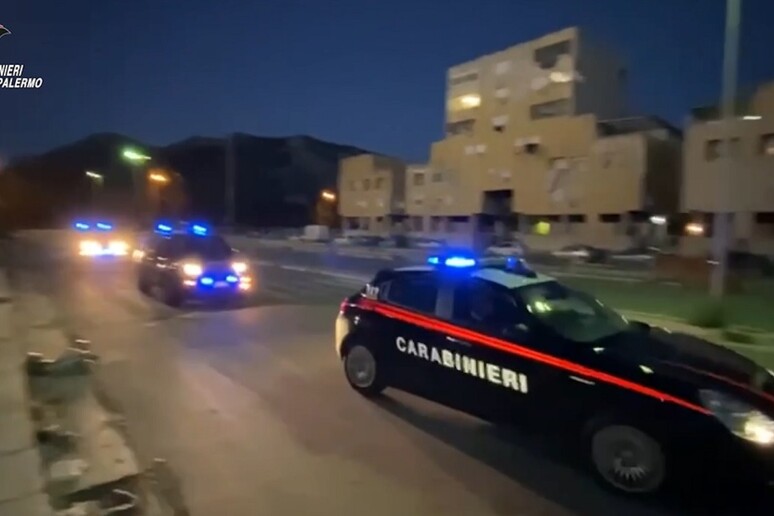 - RIPRODUZIONE RISERVATA