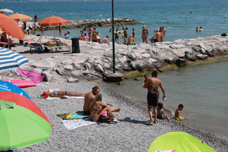 - RIPRODUZIONE RISERVATA