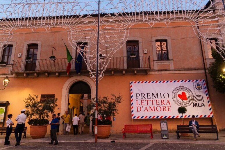 - RIPRODUZIONE RISERVATA