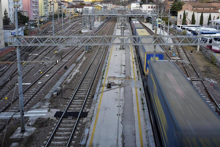 - RIPRODUZIONE RISERVATA