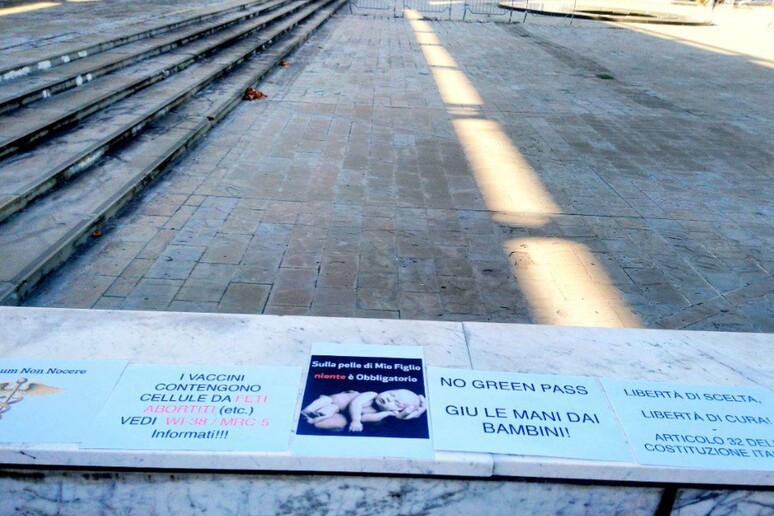 - RIPRODUZIONE RISERVATA