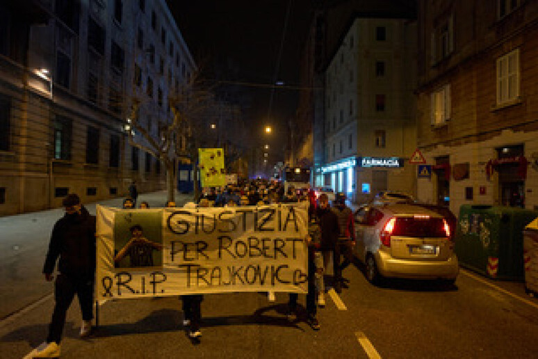 - RIPRODUZIONE RISERVATA