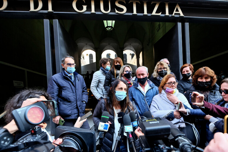 - RIPRODUZIONE RISERVATA
