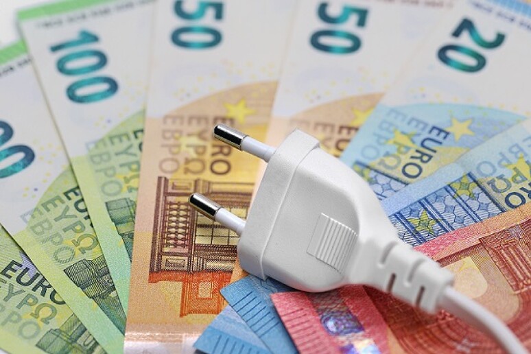 - RIPRODUZIONE RISERVATA