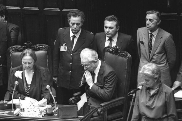 Francesco Cossiga con Nilde Iotti in un 'immagine d 'archivio - RIPRODUZIONE RISERVATA