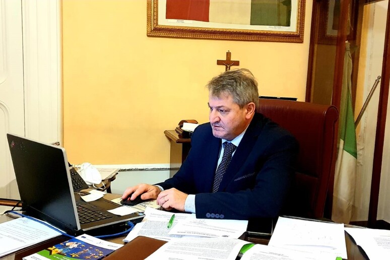 - RIPRODUZIONE RISERVATA