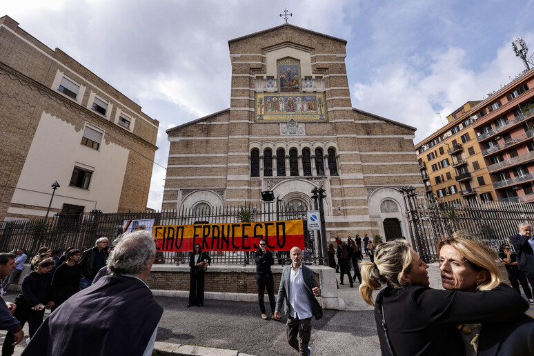 - RIPRODUZIONE RISERVATA