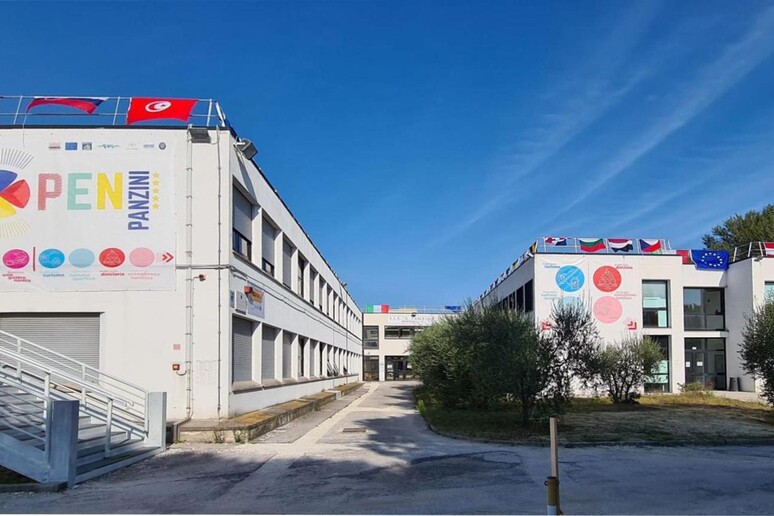 - RIPRODUZIONE RISERVATA