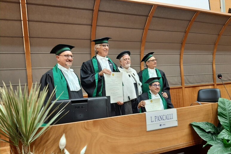 - RIPRODUZIONE RISERVATA