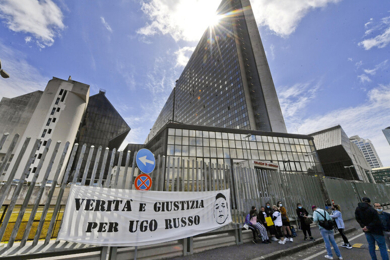 - RIPRODUZIONE RISERVATA