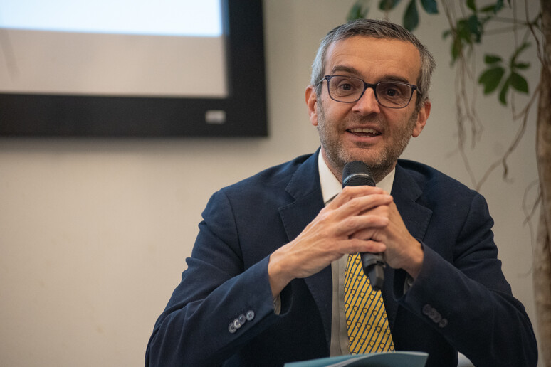 - RIPRODUZIONE RISERVATA