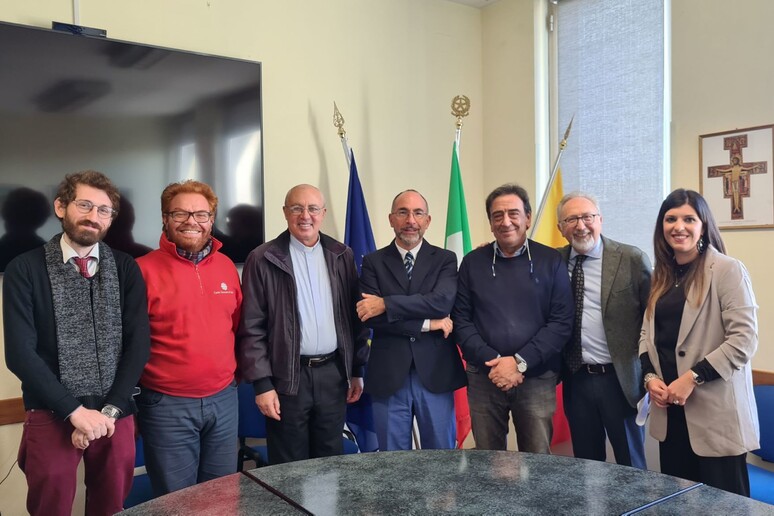 - RIPRODUZIONE RISERVATA