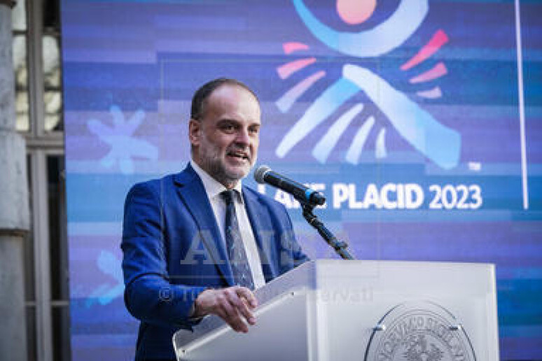 - RIPRODUZIONE RISERVATA