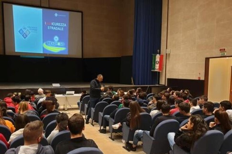 - RIPRODUZIONE RISERVATA