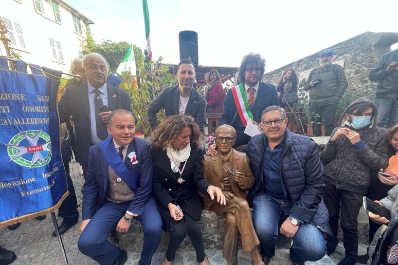 - RIPRODUZIONE RISERVATA