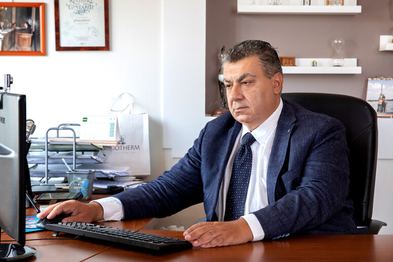 - RIPRODUZIONE RISERVATA