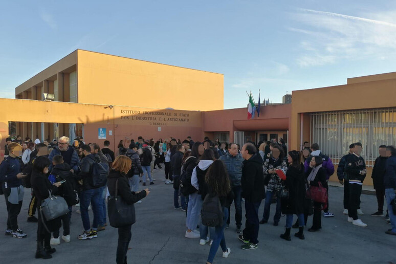 - RIPRODUZIONE RISERVATA
