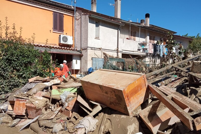- RIPRODUZIONE RISERVATA