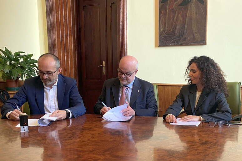 - RIPRODUZIONE RISERVATA