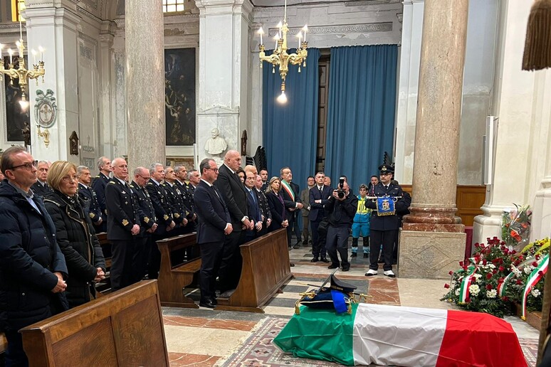 - RIPRODUZIONE RISERVATA