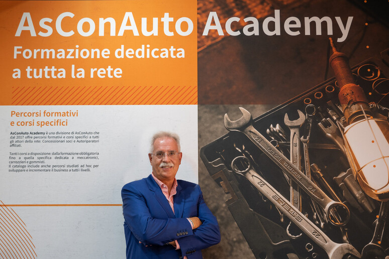 - RIPRODUZIONE RISERVATA