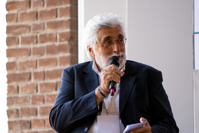 - RIPRODUZIONE RISERVATA