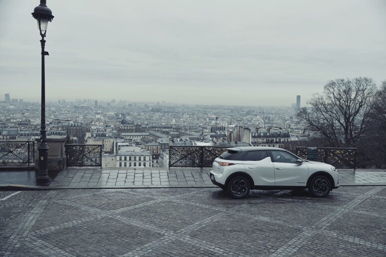 DS 3 Crossback, arriva edizione speciale Toits de Paris - RIPRODUZIONE RISERVATA