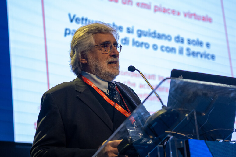 - RIPRODUZIONE RISERVATA