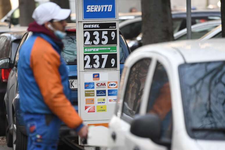 - RIPRODUZIONE RISERVATA