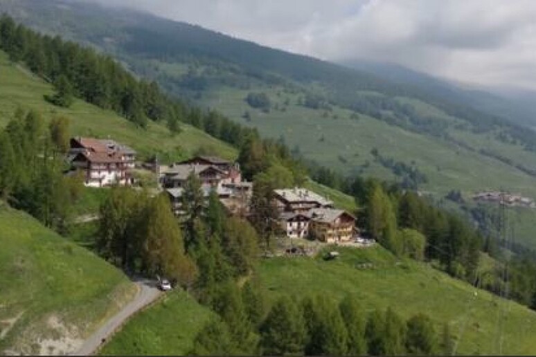 - RIPRODUZIONE RISERVATA