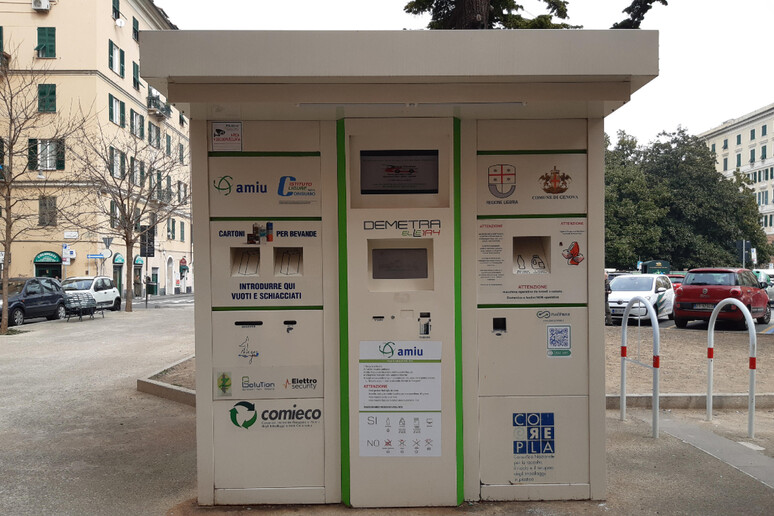 Rifiuti: nuove funzioni per gli ecocompattatori di Amiu - RIPRODUZIONE RISERVATA