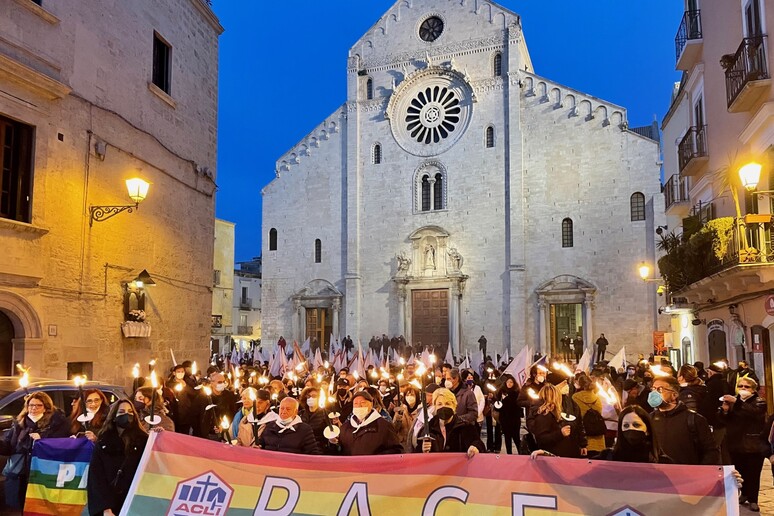 - RIPRODUZIONE RISERVATA