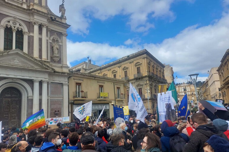 - RIPRODUZIONE RISERVATA