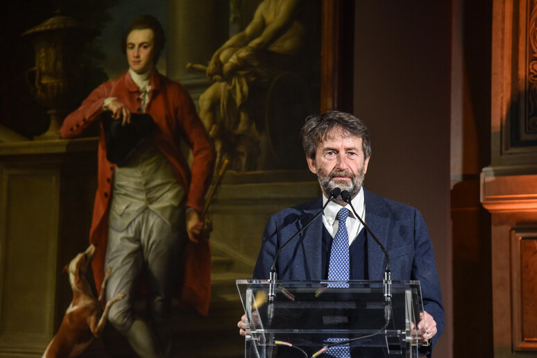 - RIPRODUZIONE RISERVATA