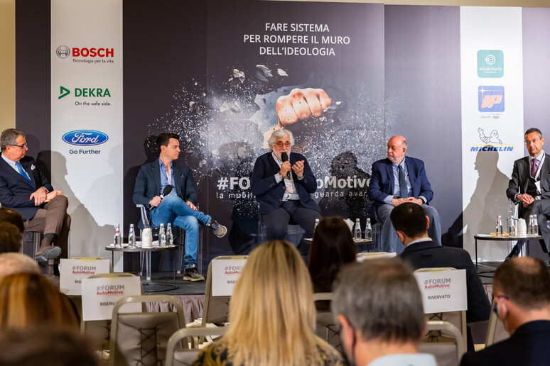 - RIPRODUZIONE RISERVATA