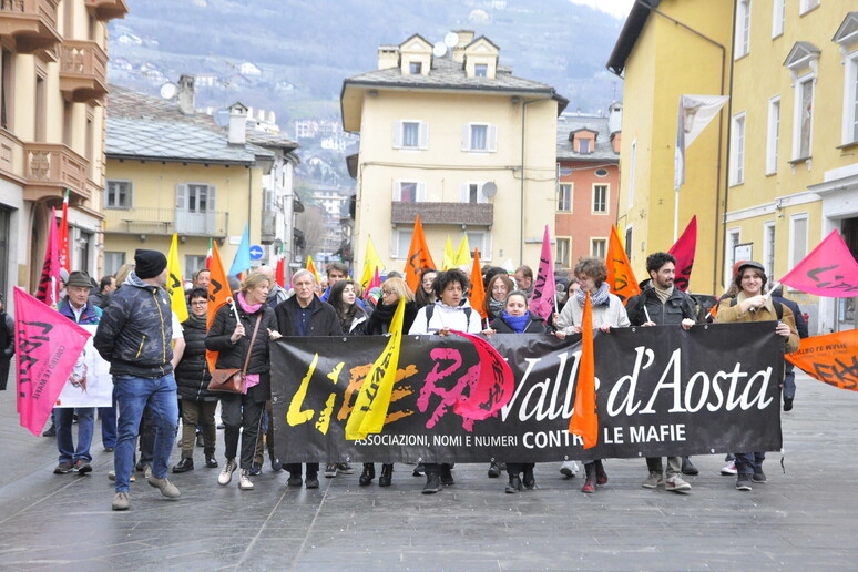 - RIPRODUZIONE RISERVATA